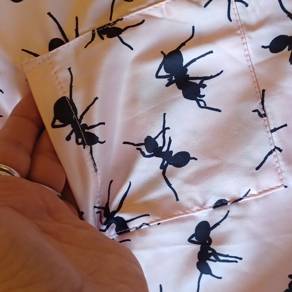 DOLLSKILL 2x Pink satin lounge set with black ants all over.Top/Shorts - Picture 8 of 13